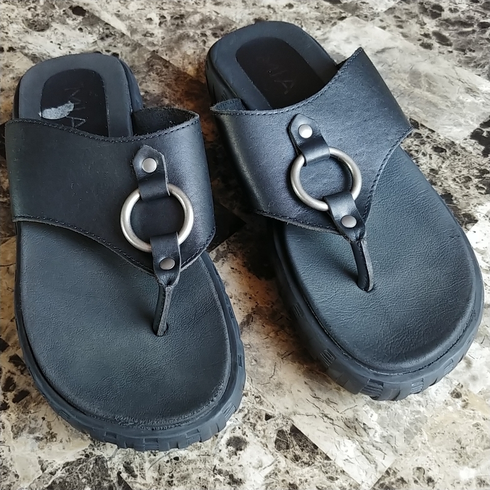 Mia chunky black leather thong sandals